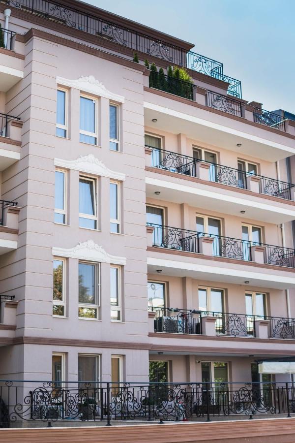 Kapana Luxury Center With Garage Apartment