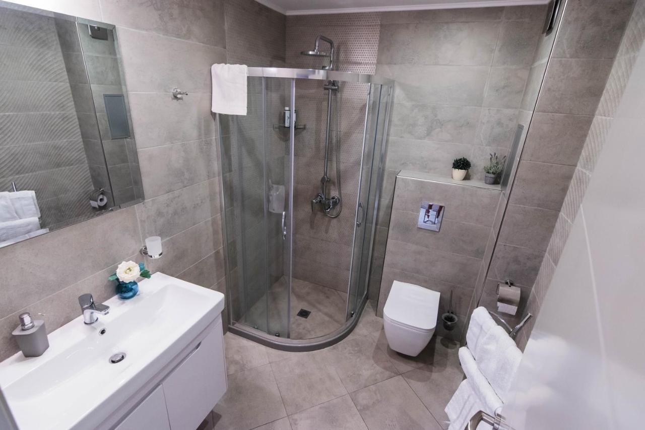 Kapana Luxury Center With Garage Apartment *